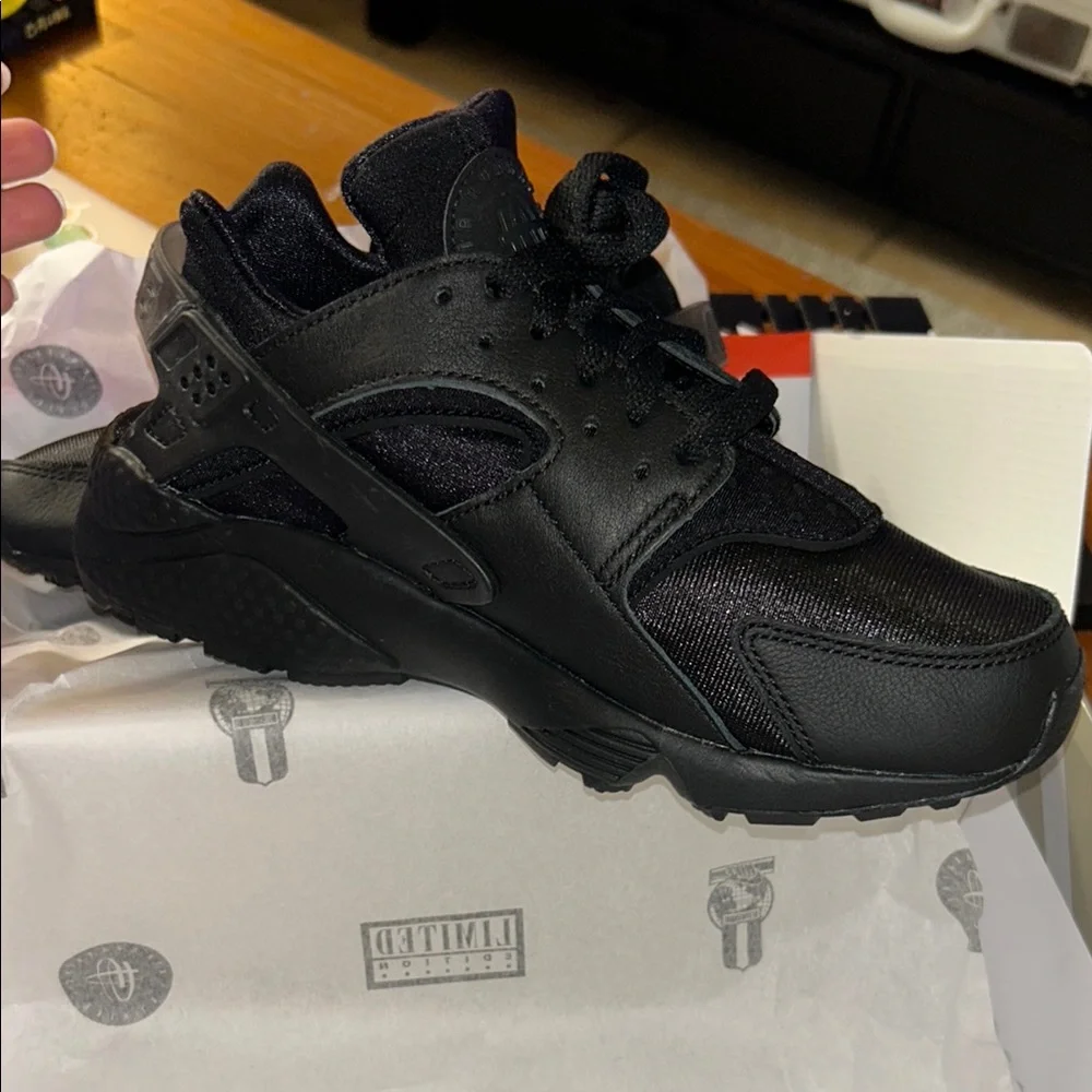 Nike Air Huarache (2021) Triple Black - Picture 3 of 5